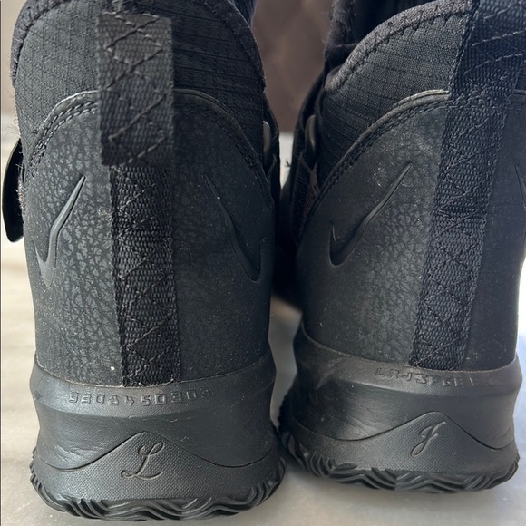 Nike Black High-Top Athletic Shoes with Velcro Straps - Picture 4 of 5